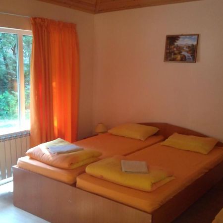 Hotel Valdis Pastra Quarto foto